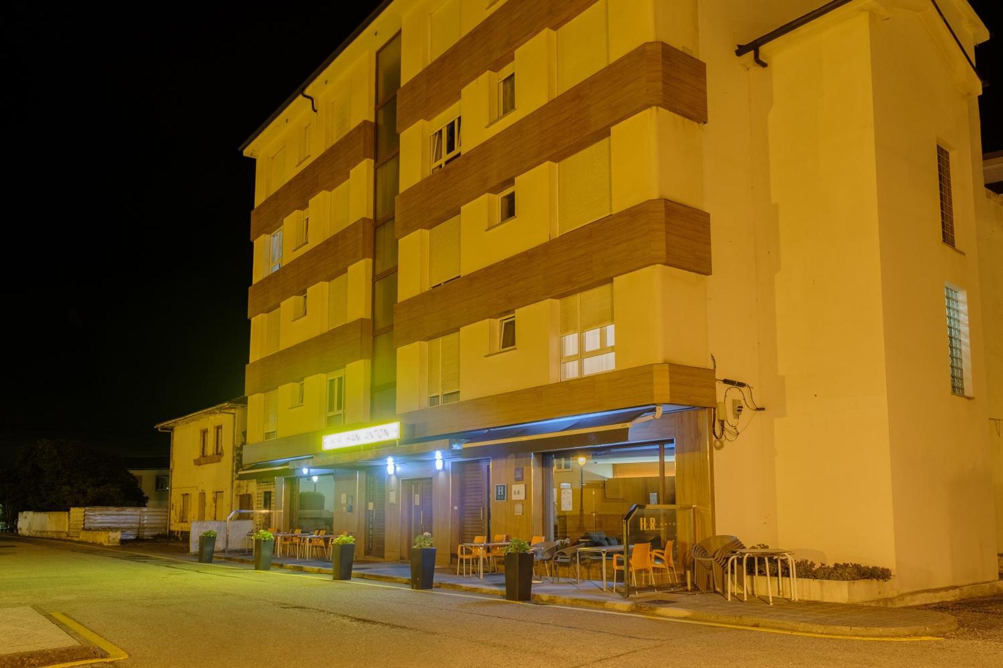 Hotel Restaurante San Anton Tapia De Casariego Exterior foto